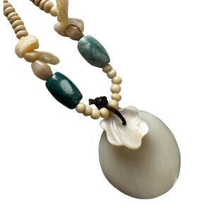 90s Shell Choker Necklace